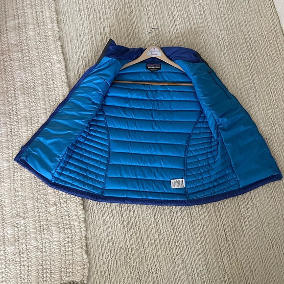 Patagonia women’s down vest. Size L. EUC; like new! Lightweight warmth. - Picture 4 of 10